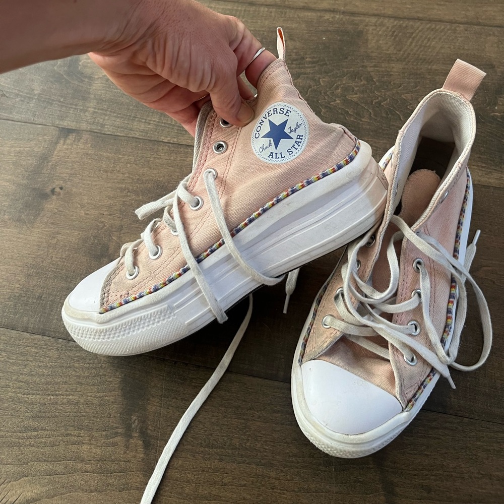 Girls high top converse pink. Size 3.
